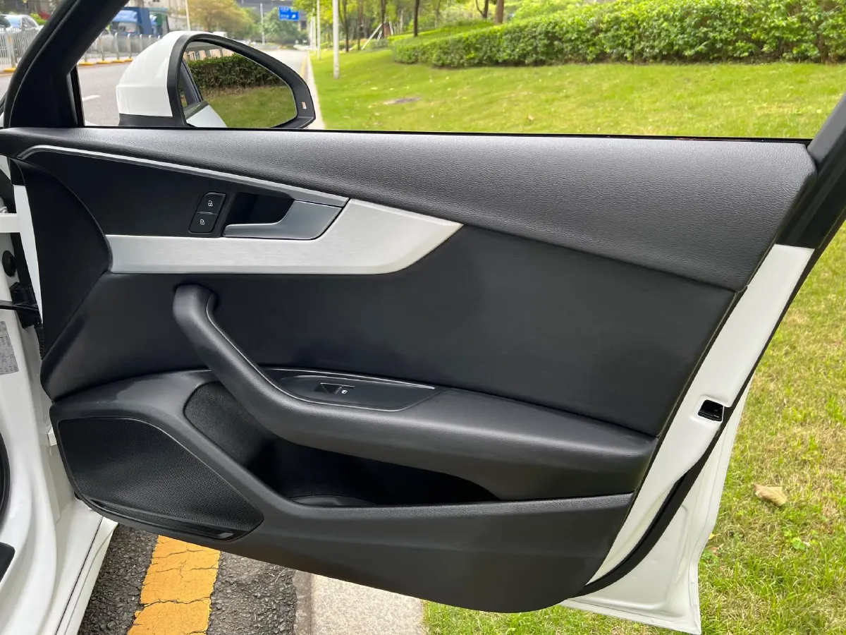 2020 Audi A4L 2.0T 190HP L4 7DCT,autocango,china used car exporter,china ev exporter,chinese used car exporter,chinese used ev exporter