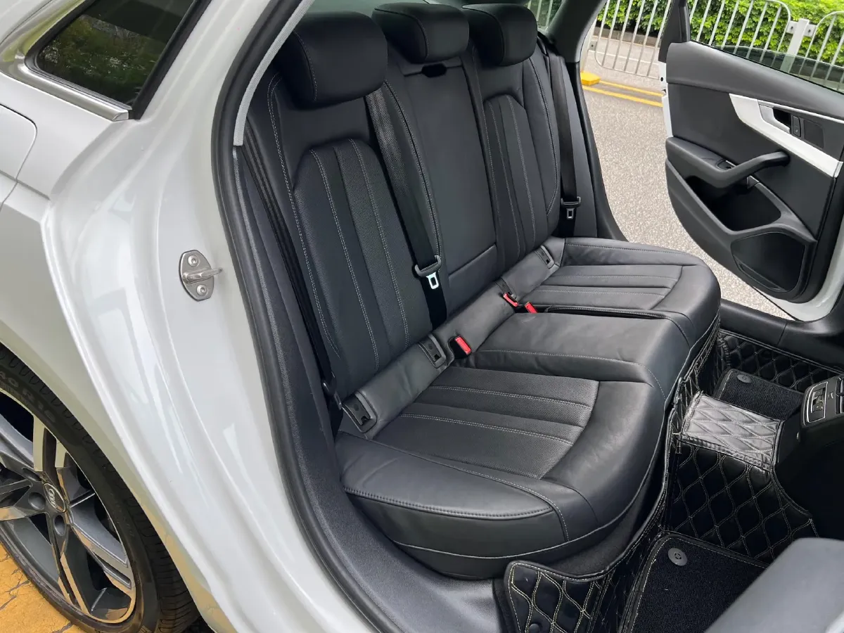 2020 Audi A4L 2.0T 190HP L4 7DCT,autocango,china used car exporter,china ev exporter,chinese used car exporter,chinese used ev exporter