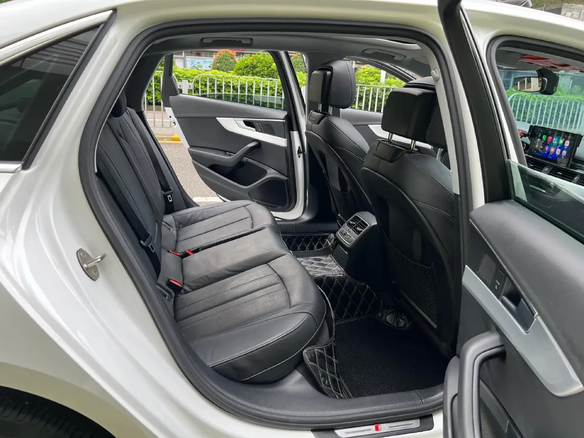 2020 Audi A4L 2.0T 190HP L4 7DCT,autocango,china used car exporter,china ev exporter,chinese used car exporter,chinese used ev exporter