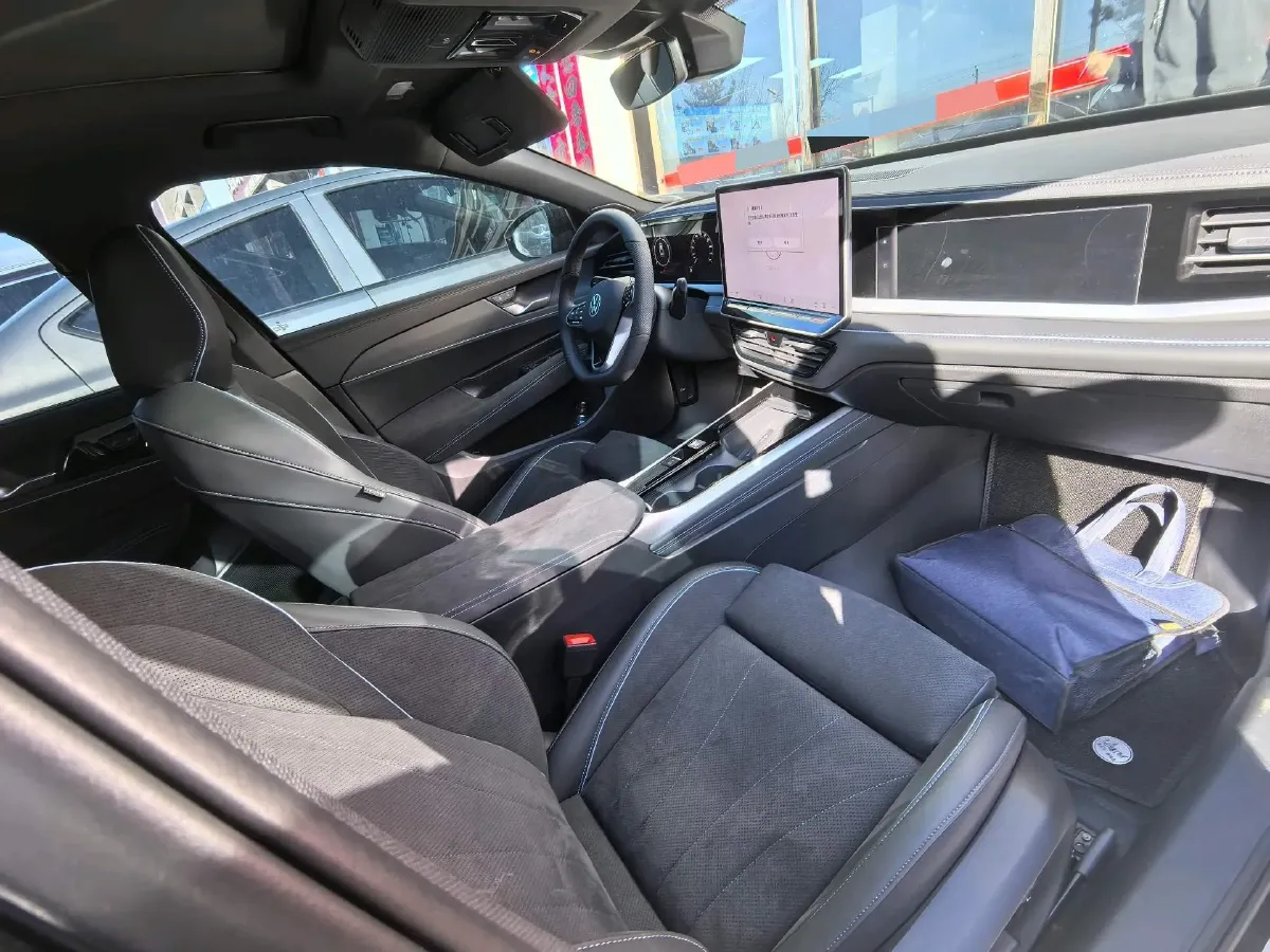 2025 Volkswagen Passat 2.0T 220HP L4 7DCT,autocango,china used car exporter,china ev exporter,chinese used car exporter,chinese used ev exporter