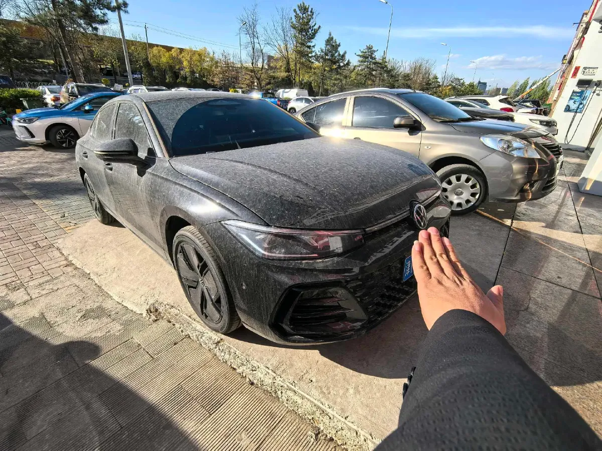 2025 Volkswagen Passat 2.0T 220HP L4 7DCT,autocango,china used car exporter,china ev exporter,chinese used car exporter,chinese used ev exporter