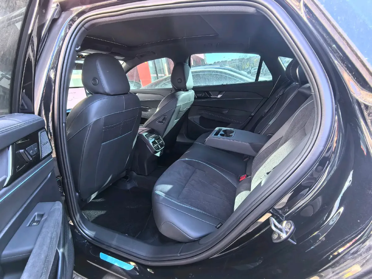 2025 Volkswagen Passat 2.0T 220HP L4 7DCT,autocango,china used car exporter,china ev exporter,chinese used car exporter,chinese used ev exporter