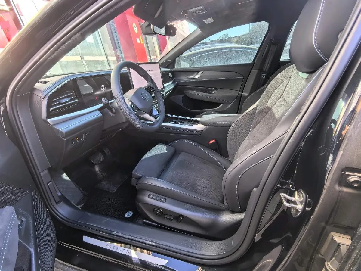 2025 Volkswagen Passat 2.0T 220HP L4 7DCT,autocango,china used car exporter,china ev exporter,chinese used car exporter,chinese used ev exporter