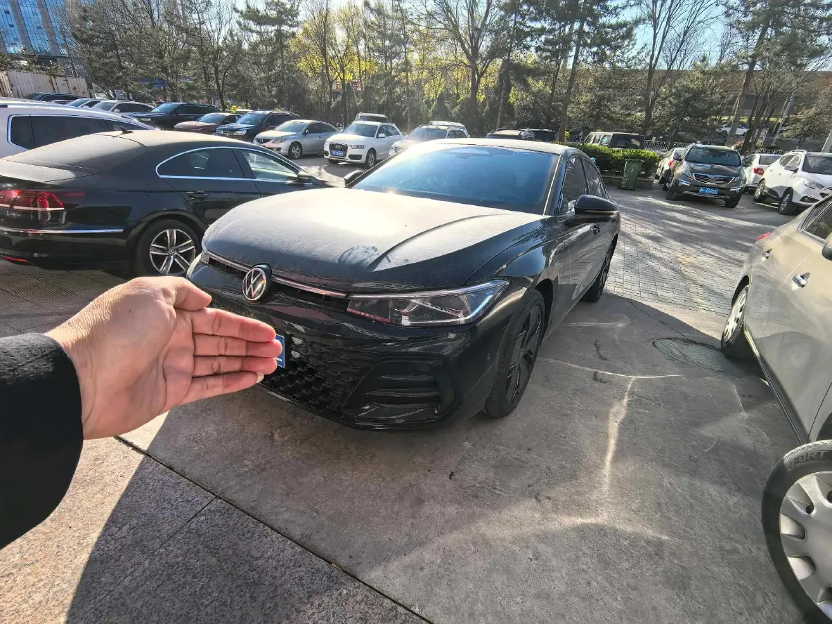 2025 Volkswagen Passat 2.0T 220HP L4 7DCT,autocango,china used car exporter,china ev exporter,chinese used car exporter,chinese used ev exporter