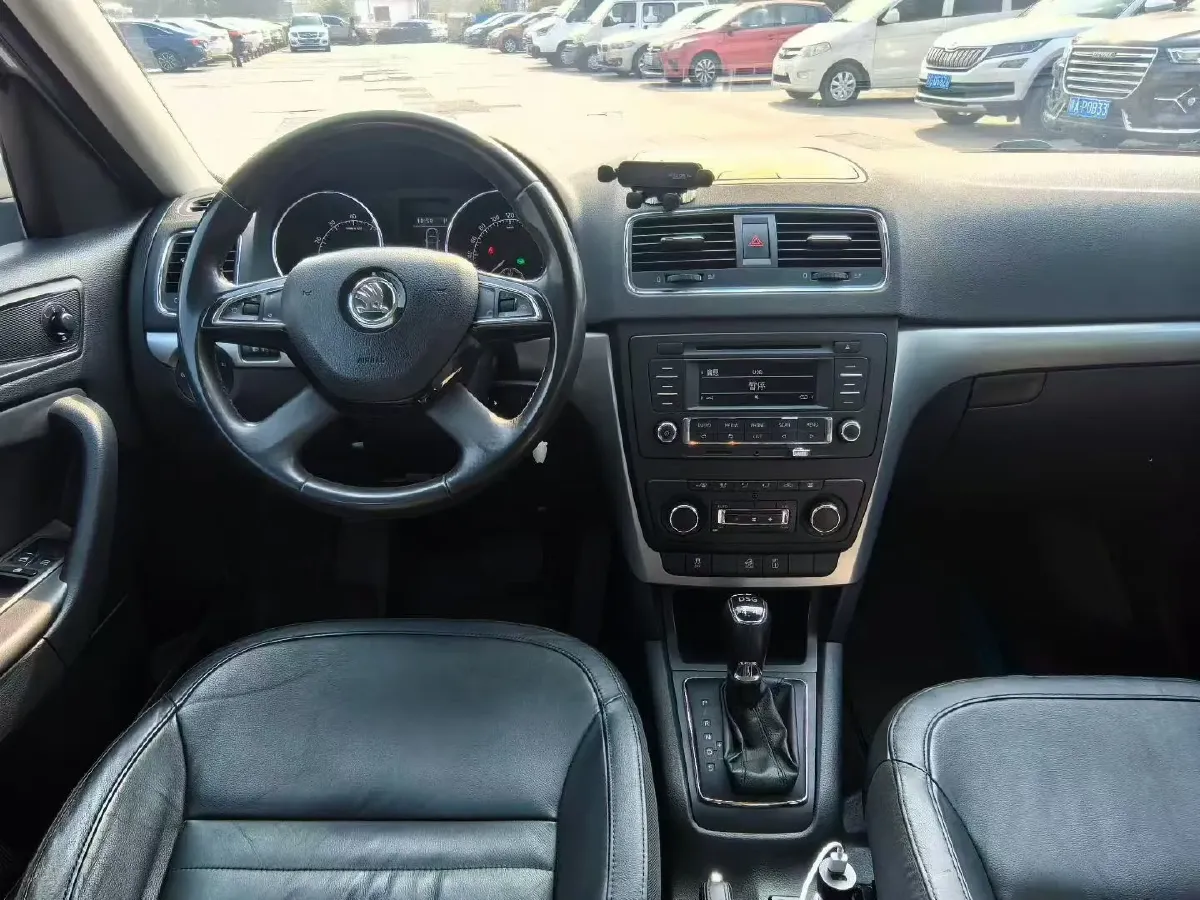 2014 Skoda Yeti 1.8T 160HP L4 6DCT,autocango,china used car exporter,china ev exporter,chinese used car exporter,chinese used ev exporter