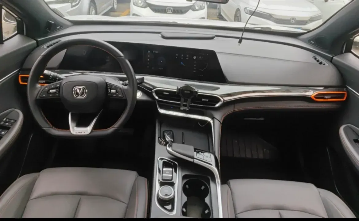 2022 ChangAn UNI-T 1.5T 188HP L4 7DCT,autocango,china used car exporter,china ev exporter,chinese used car exporter,chinese used ev exporter