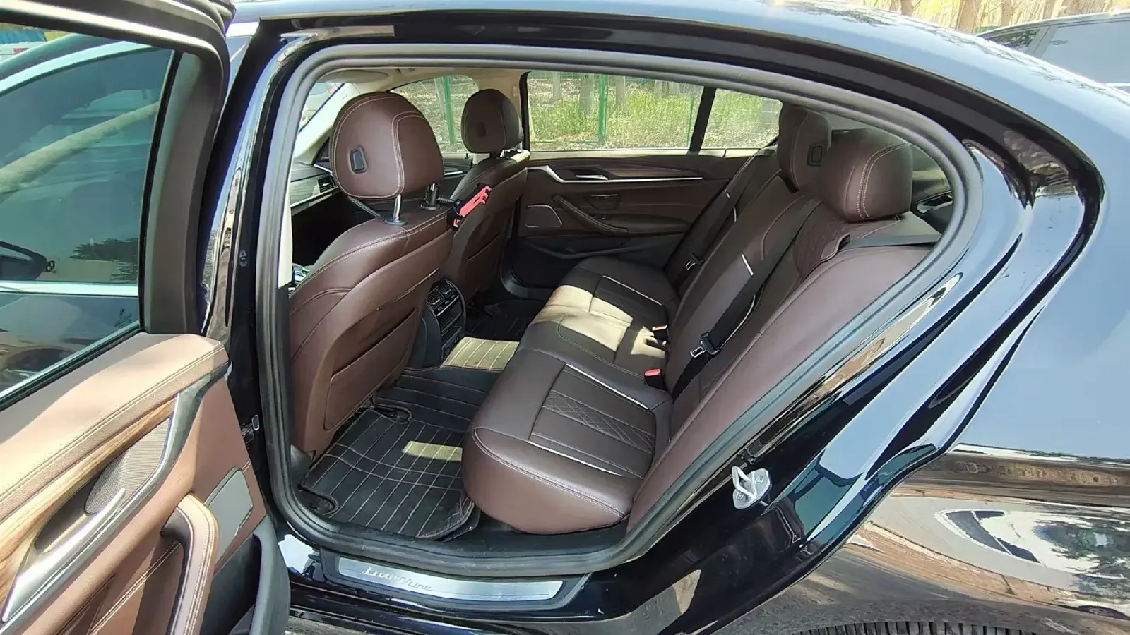 2022 BMW 5 Series 2.0T 252HP L4 8AT,autocango,china used car exporter,china ev exporter,chinese used car exporter,chinese used ev exporter