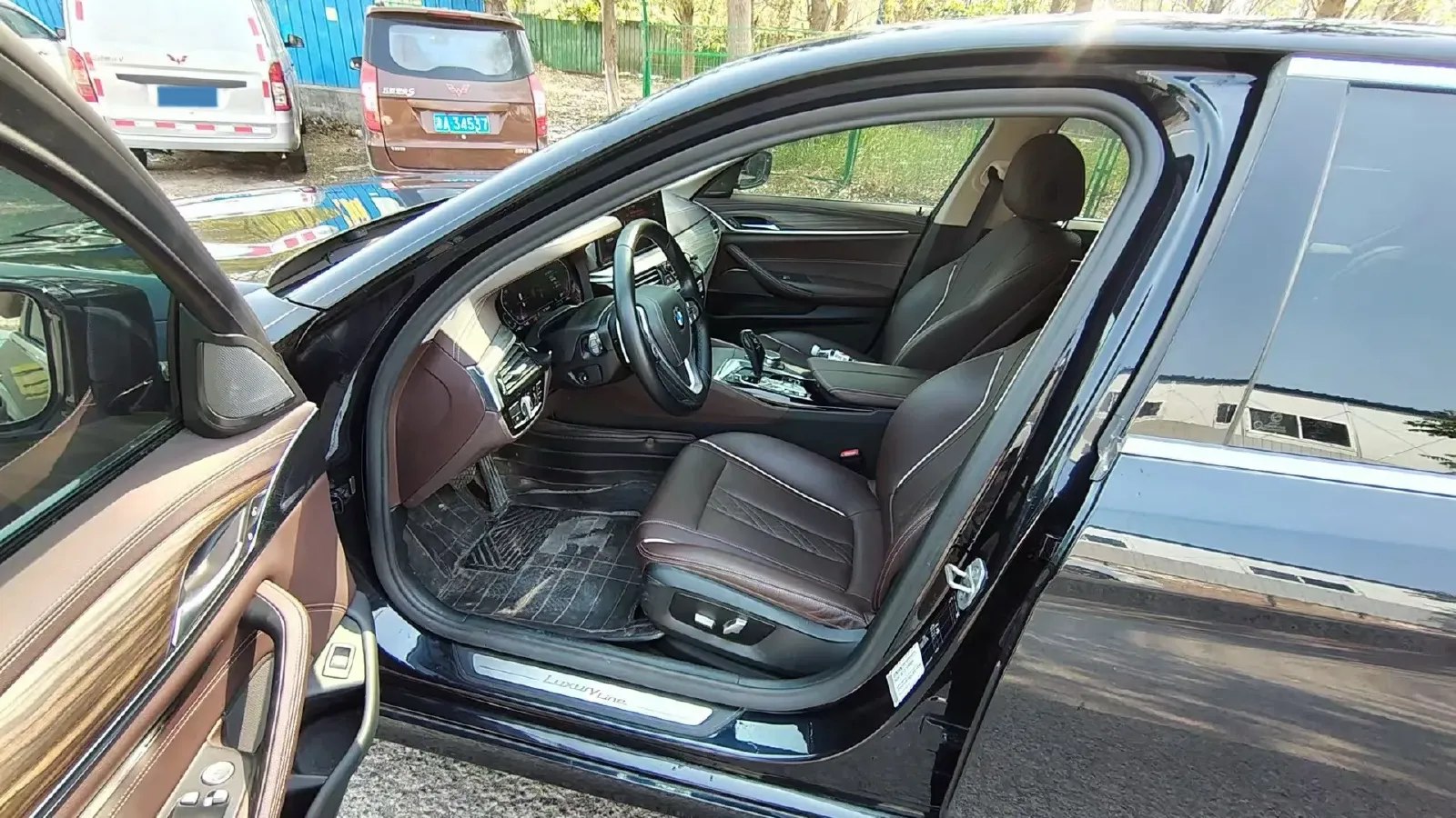 2022 BMW 5 Series 2.0T 252HP L4 8AT,autocango,china used car exporter,china ev exporter,chinese used car exporter,chinese used ev exporter