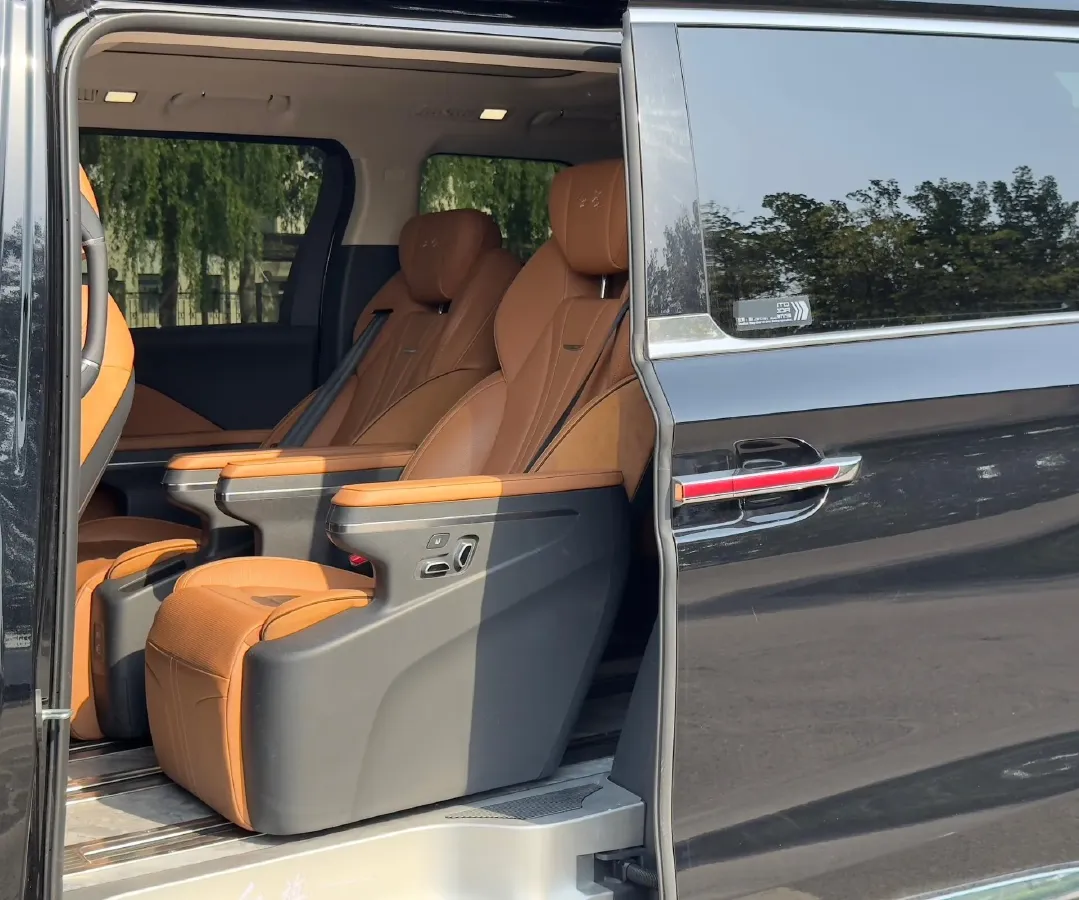 2023 HongQi HQ9 2.0T 252HP L4 8AT,autocango,china used car exporter,china ev exporter,chinese used car exporter,chinese used ev exporter