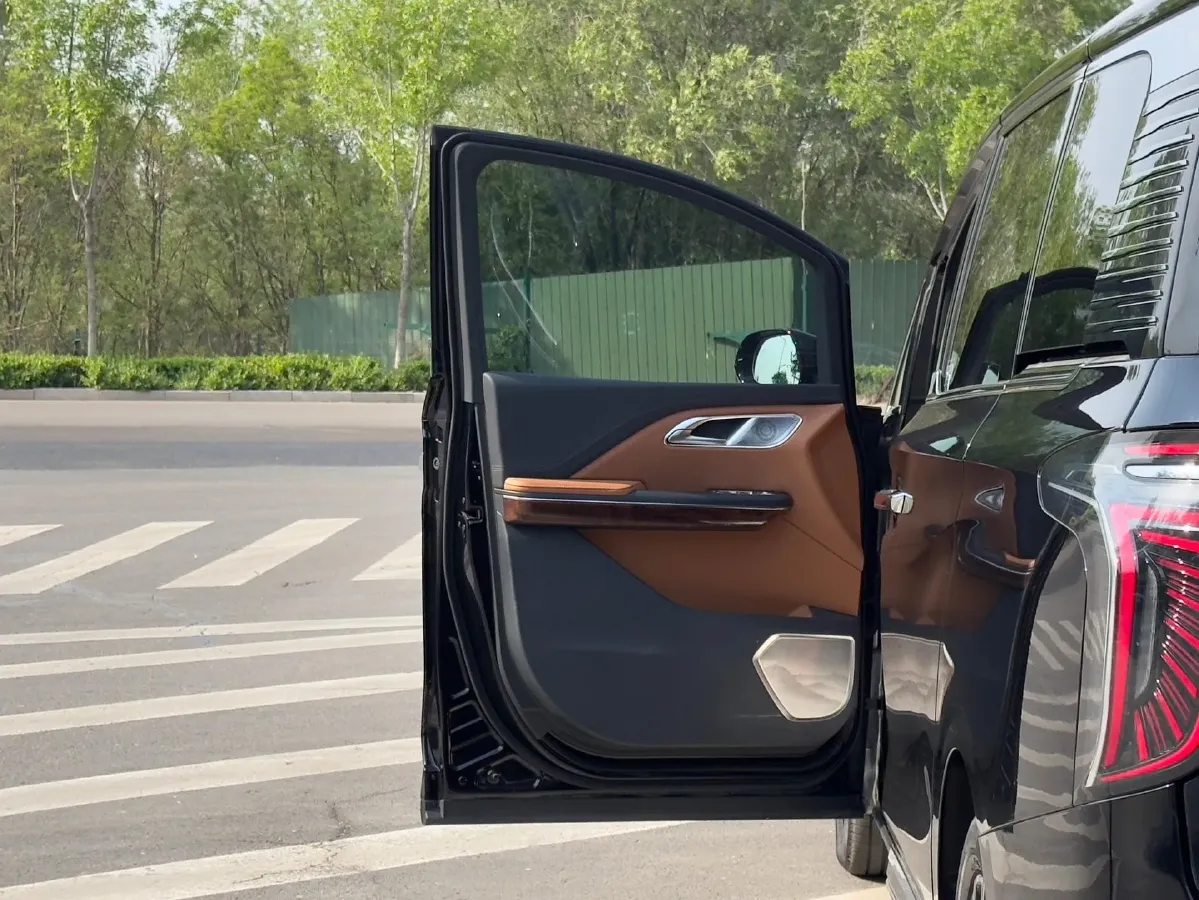 2023 HongQi HQ9 2.0T 252HP L4 8AT,autocango,china used car exporter,china ev exporter,chinese used car exporter,chinese used ev exporter