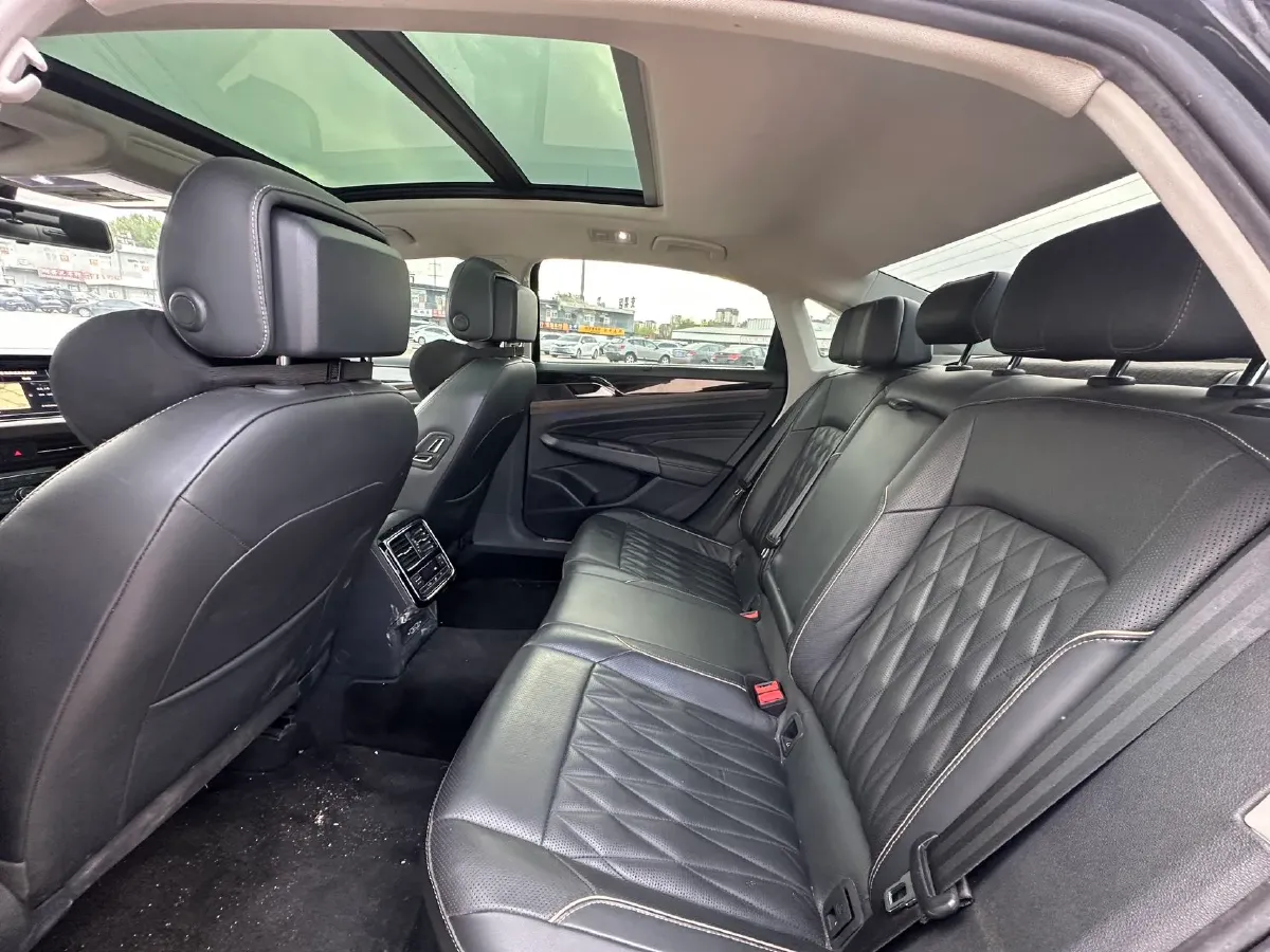 2019 Volvo V40 1.5T 152HP L4 6AT,autocango,china used car exporter,china ev exporter,chinese used car exporter,chinese used ev exporter