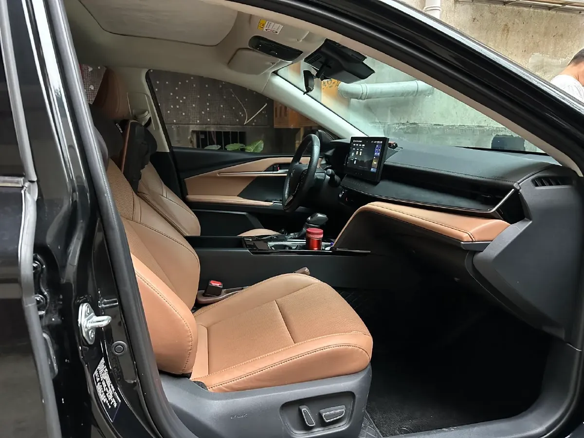 2024 Toyota Camry 2.0L 152HP L4 E-CVT Hybrid,autocango,china used car exporter,china ev exporter,chinese used car exporter,chinese used ev exporter