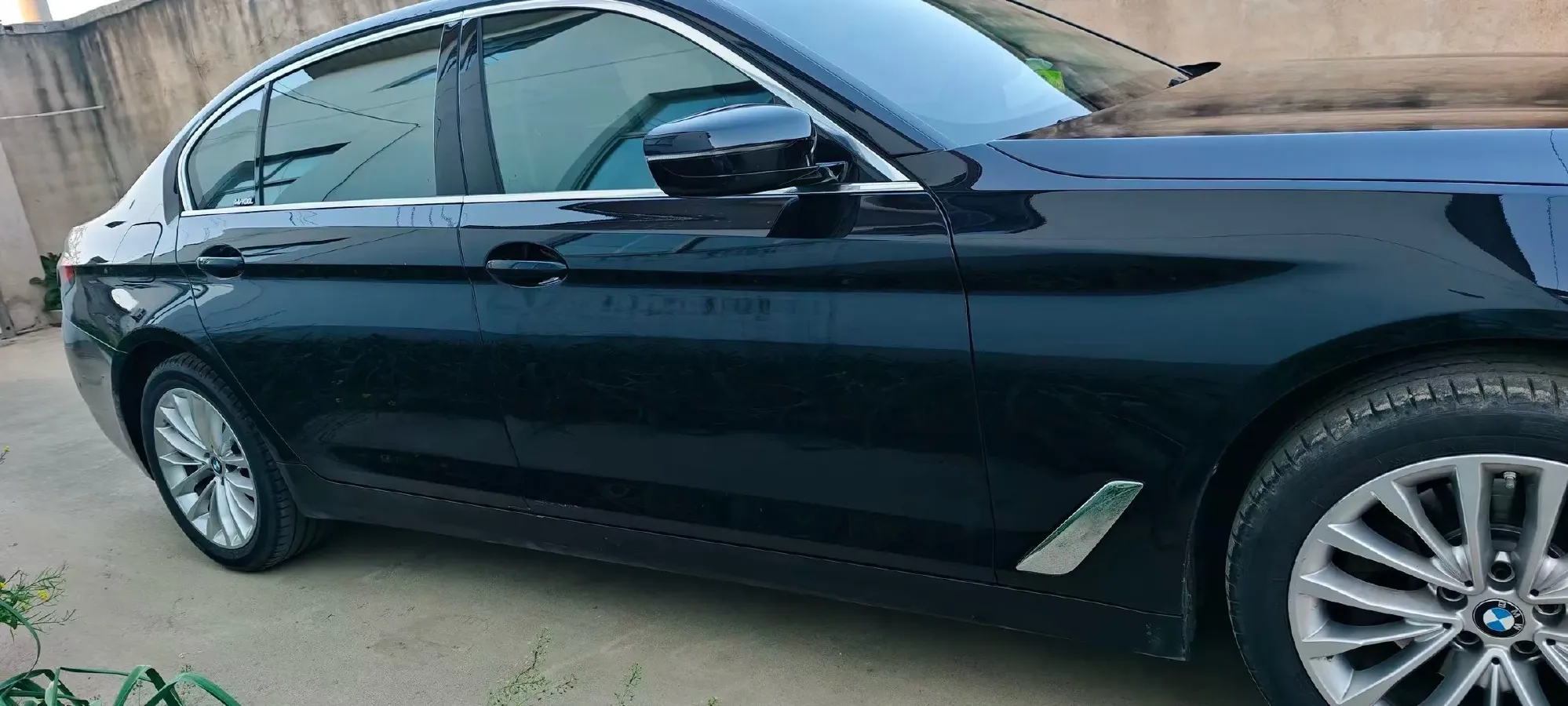 2022 BMW 5 Series 2.0T 184HP L4 8AT,autocango,china used car exporter,china ev exporter,chinese used car exporter,chinese used ev exporter