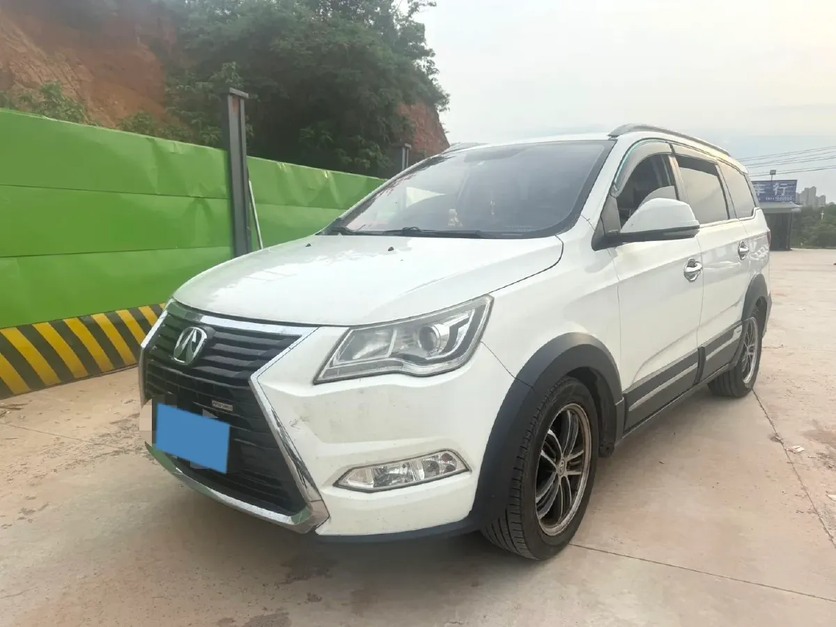 2017 BAIC WeiWang M60 1.5L 116HP L4 5MT,autocango,china used car exporter,china ev exporter,chinese used car exporter,chinese used ev exporter