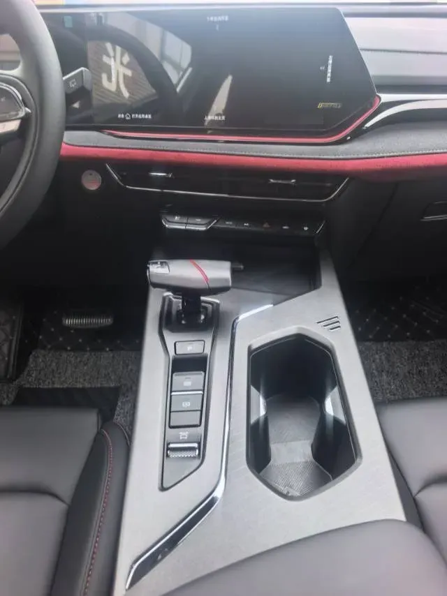 2025 ChangAn X5 PLUS 1.5T 188HP L4 7DCT,autocango,china used car exporter,china ev exporter,chinese used car exporter,chinese used ev exporter