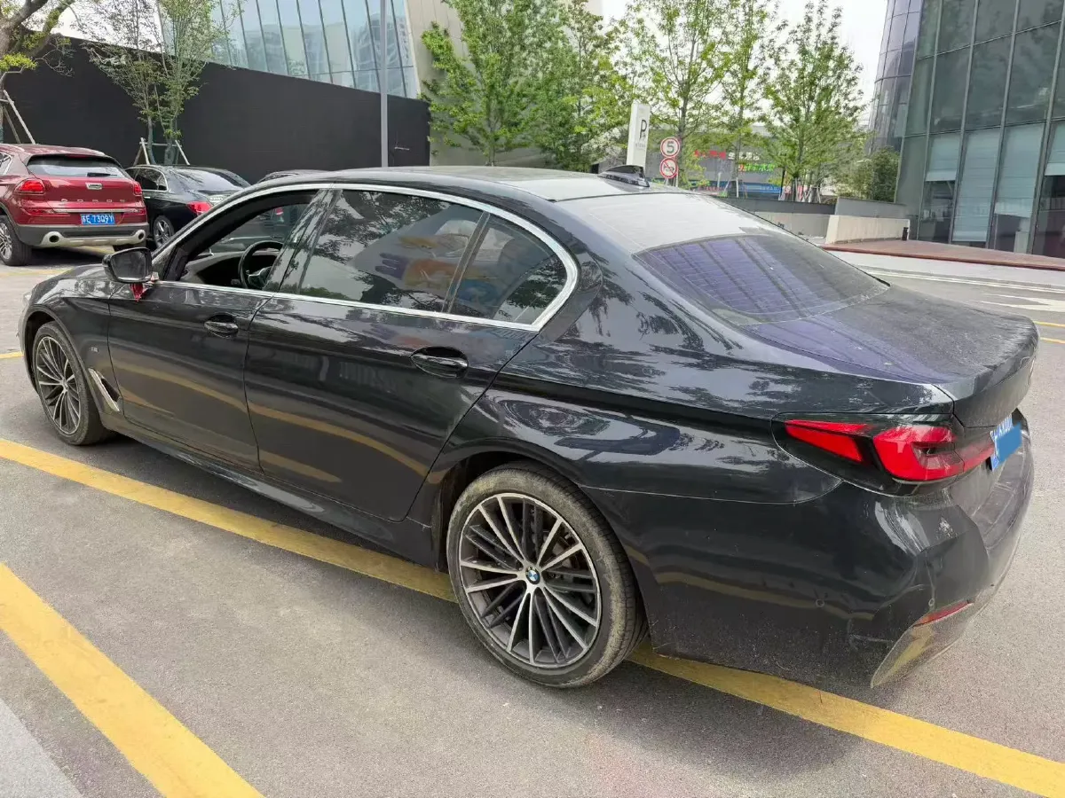 2022 BMW 5 Series 2.0T 252HP L4 8AT,autocango,china used car exporter,china ev exporter,chinese used car exporter,chinese used ev exporter