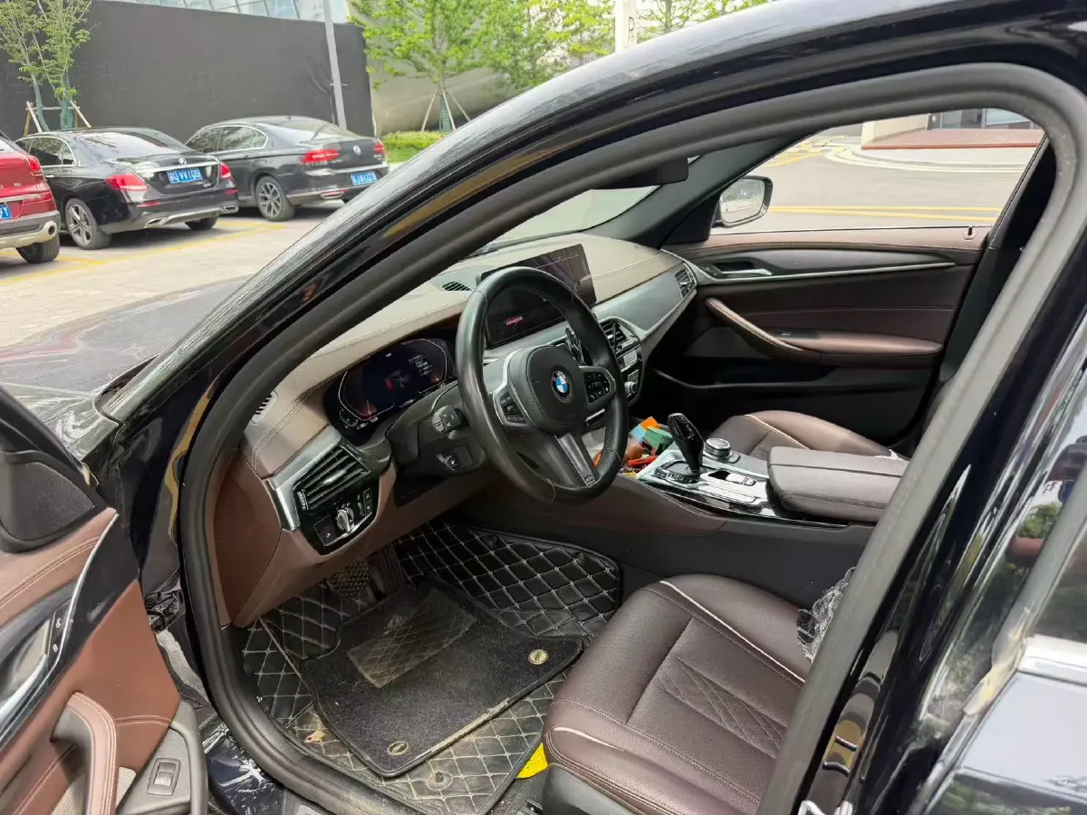 2022 BMW 5 Series 2.0T 252HP L4 8AT,autocango,china used car exporter,china ev exporter,chinese used car exporter,chinese used ev exporter