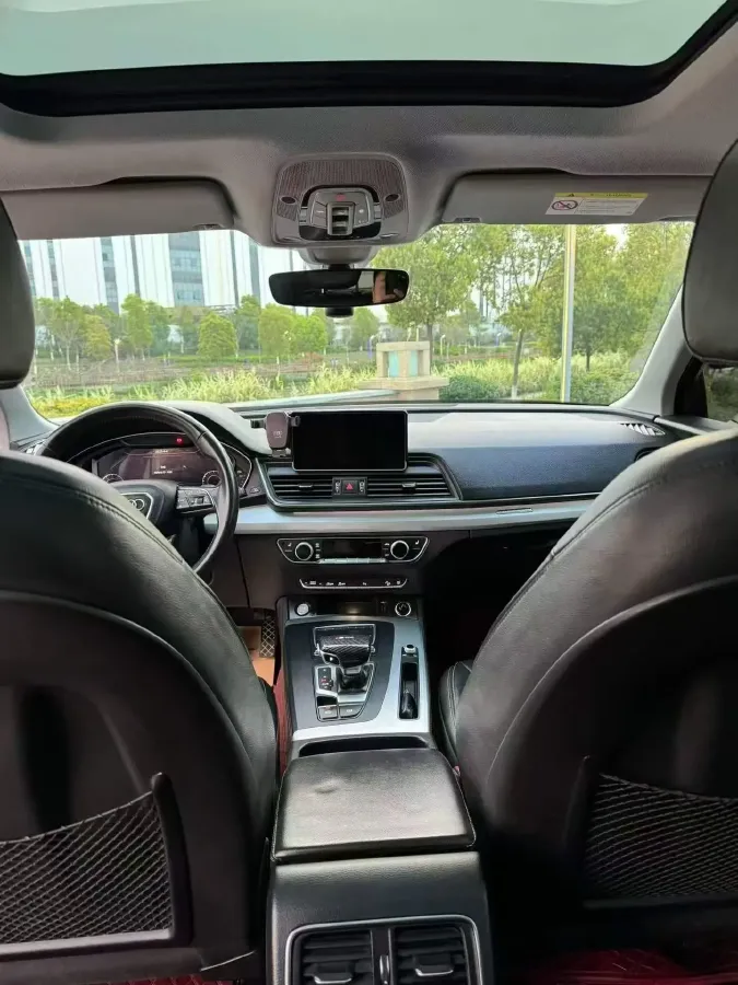 2020 Audi Q5L 2.0T 190HP L4 7DCT,autocango,china used car exporter,china ev exporter,chinese used car exporter,chinese used ev exporter