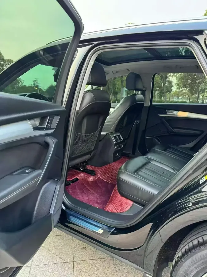 2020 Audi Q5L 2.0T 190HP L4 7DCT,autocango,china used car exporter,china ev exporter,chinese used car exporter,chinese used ev exporter