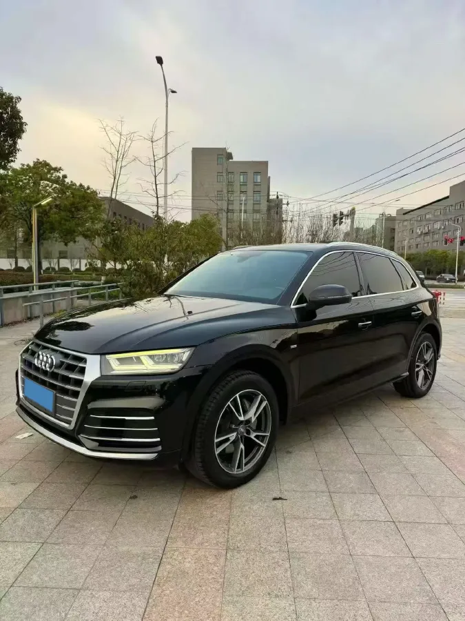 2020 Audi Q5L 2.0T 190HP L4 7DCT,autocango,china used car exporter,china ev exporter,chinese used car exporter,chinese used ev exporter