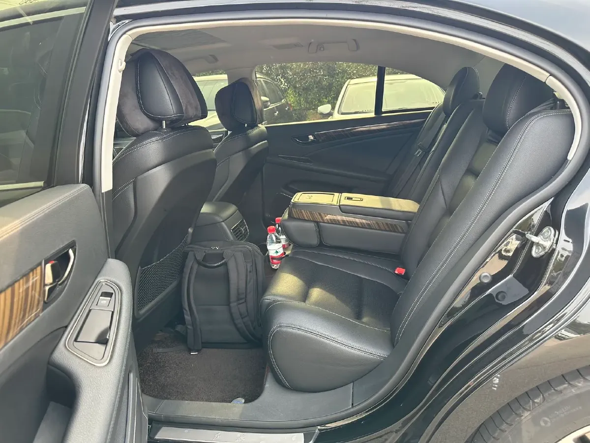 2021 HongQi H7 1.8T 188HP L4 6AT,autocango,china used car exporter,china ev exporter,chinese used car exporter,chinese used ev exporter