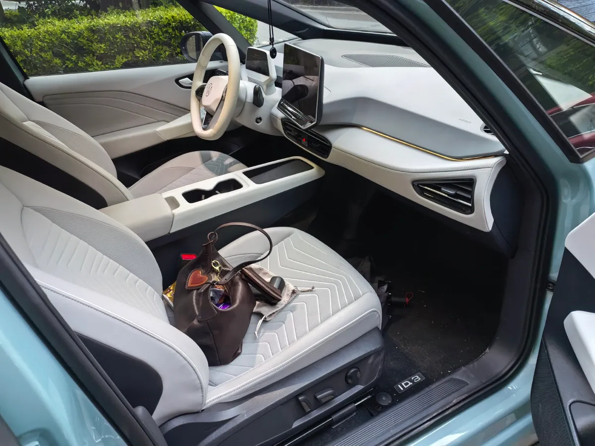 2025 Volkswagen ID.3 BEV 52.8KWH,autocango,china used car exporter,china ev exporter,chinese used car exporter,chinese used ev exporter