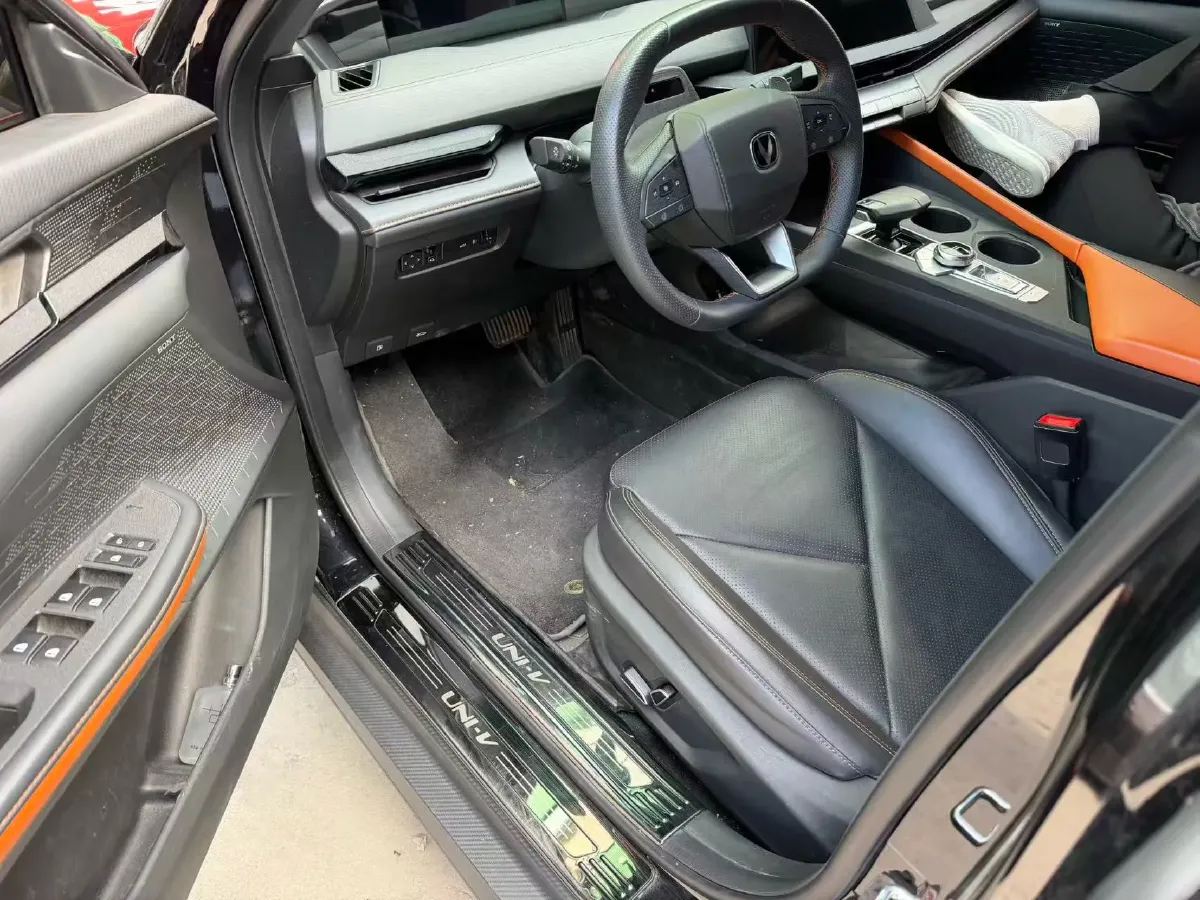 2022 ChangAn UNI-V 1.5T 188HP L4 7DCT,autocango,china used car exporter,china ev exporter,chinese used car exporter,chinese used ev exporter