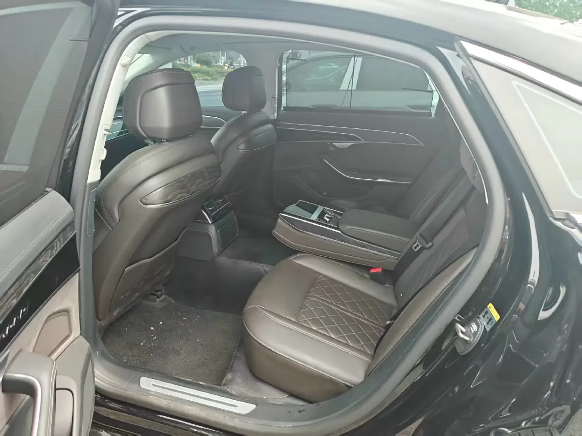 2025 Audi A8 3.0T 286HP V6 8AT,autocango,china used car exporter,china ev exporter,chinese used car exporter,chinese used ev exporter