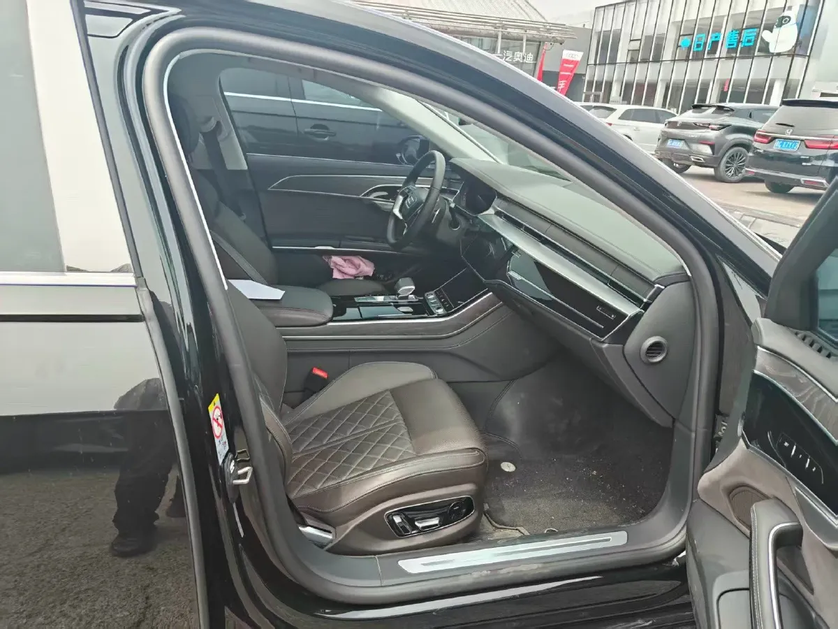 2025 Audi A8 3.0T 286HP V6 8AT,autocango,china used car exporter,china ev exporter,chinese used car exporter,chinese used ev exporter