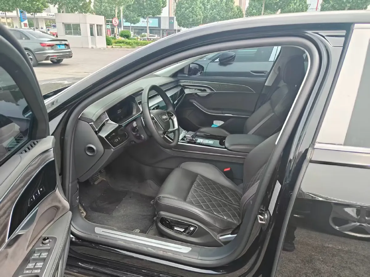 2025 Audi A8 3.0T 286HP V6 8AT,autocango,china used car exporter,china ev exporter,chinese used car exporter,chinese used ev exporter