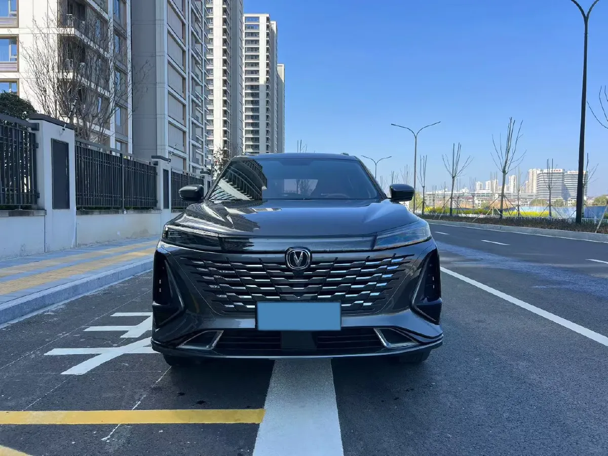 2022 ChangAn CS75 Plus 1.5T 188HP L4 8AT,autocango,china used car exporter,china ev exporter,chinese used car exporter,chinese used ev exporter