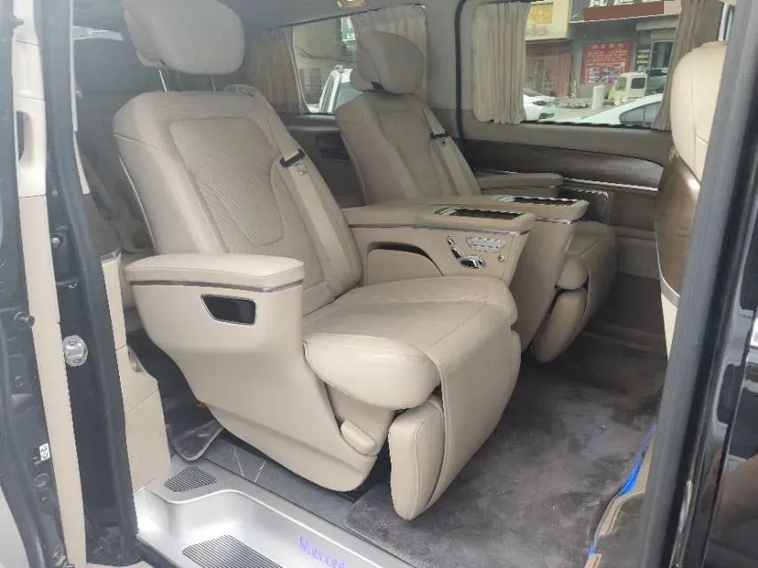 2022 Mercedes-Benz V Class 2.0T 211HP L4 9AT,autocango,china used car exporter,china ev exporter,chinese used car exporter,chinese used ev exporter