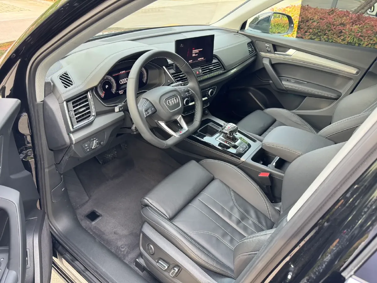 2023 Audi Q5L 2.0T 190HP L4 7DCT,autocango,china used car exporter,china ev exporter,chinese used car exporter,chinese used ev exporter