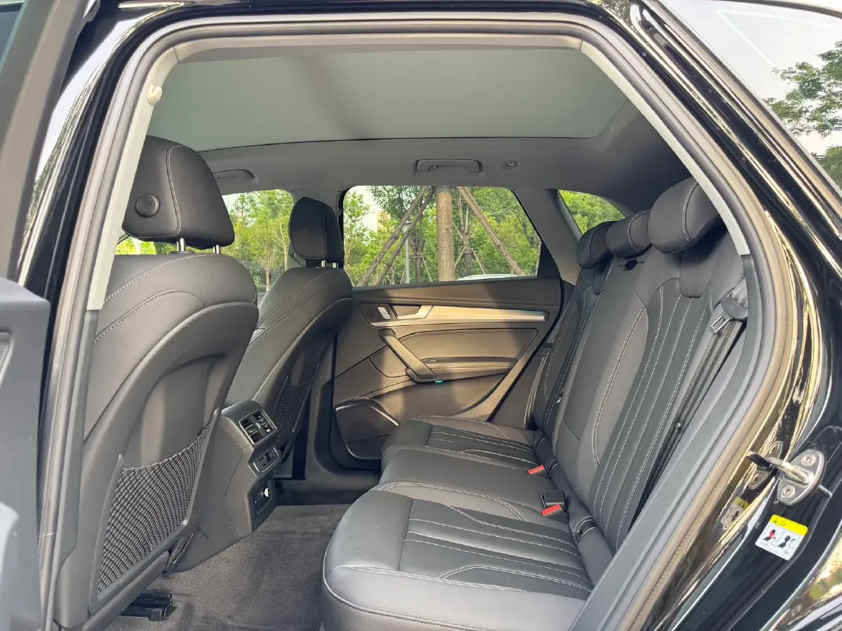 2023 Audi Q5L 2.0T 190HP L4 7DCT,autocango,china used car exporter,china ev exporter,chinese used car exporter,chinese used ev exporter