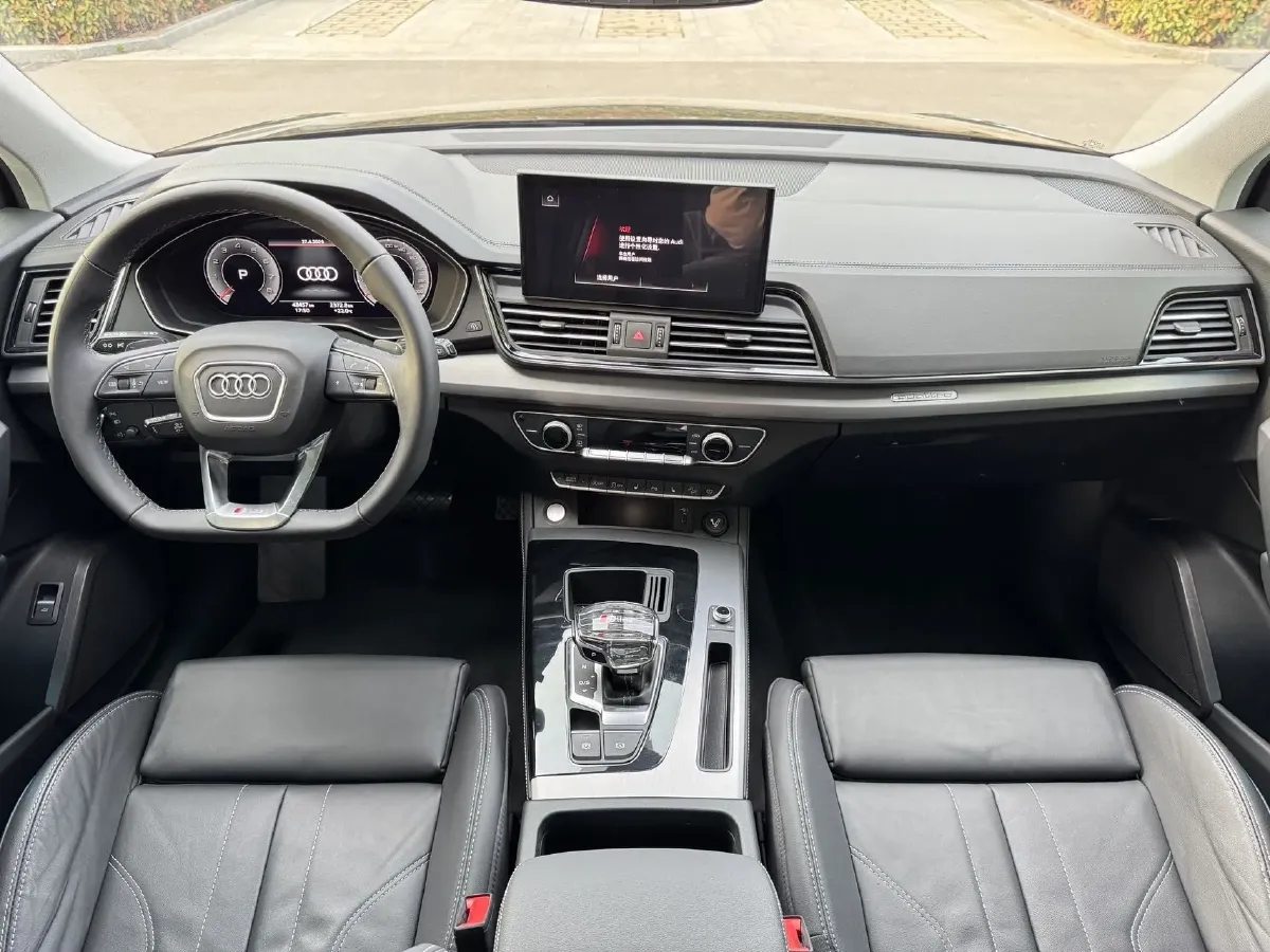 2023 Audi Q5L 2.0T 190HP L4 7DCT,autocango,china used car exporter,china ev exporter,chinese used car exporter,chinese used ev exporter