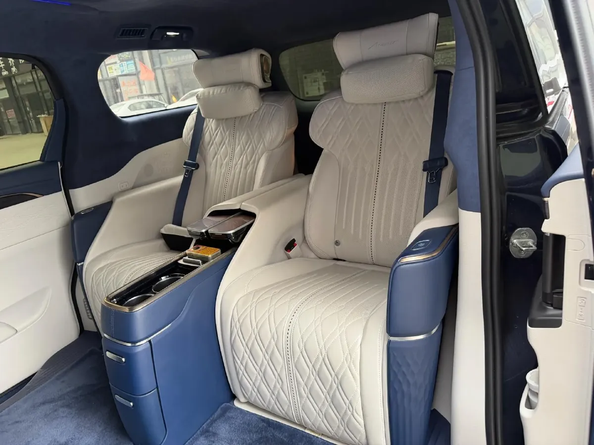 2022 Buick GL8 2.0T 237HP L4 9AT,autocango,china used car exporter,china ev exporter,chinese used car exporter,chinese used ev exporter