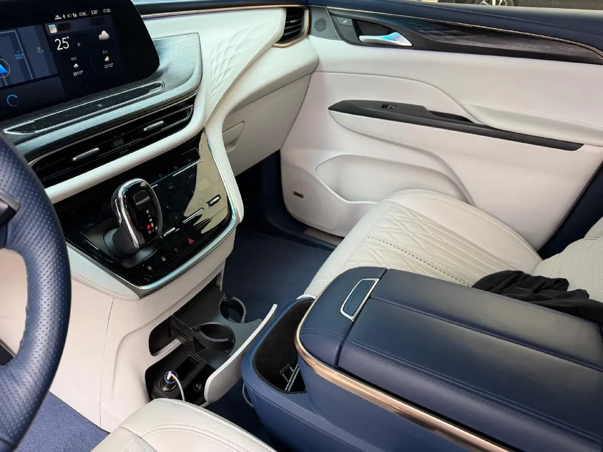 2022 Buick GL8 2.0T 237HP L4 9AT,autocango,china used car exporter,china ev exporter,chinese used car exporter,chinese used ev exporter