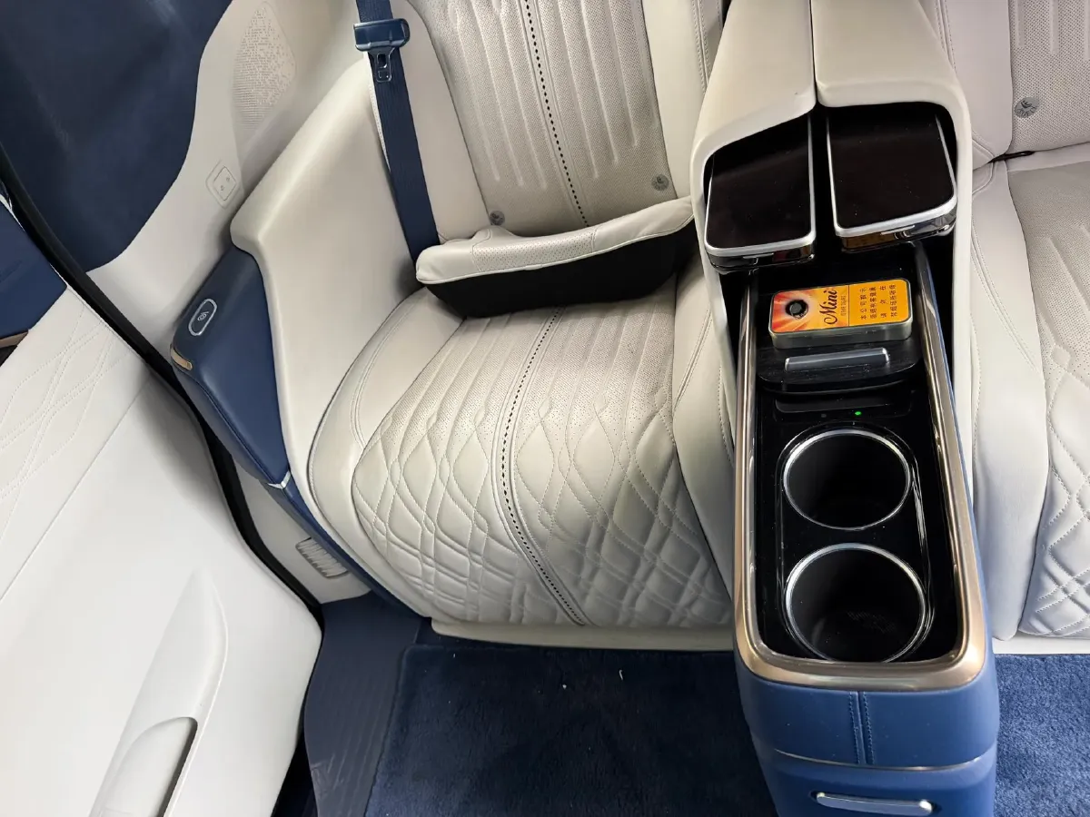 2022 Buick GL8 2.0T 237HP L4 9AT,autocango,china used car exporter,china ev exporter,chinese used car exporter,chinese used ev exporter