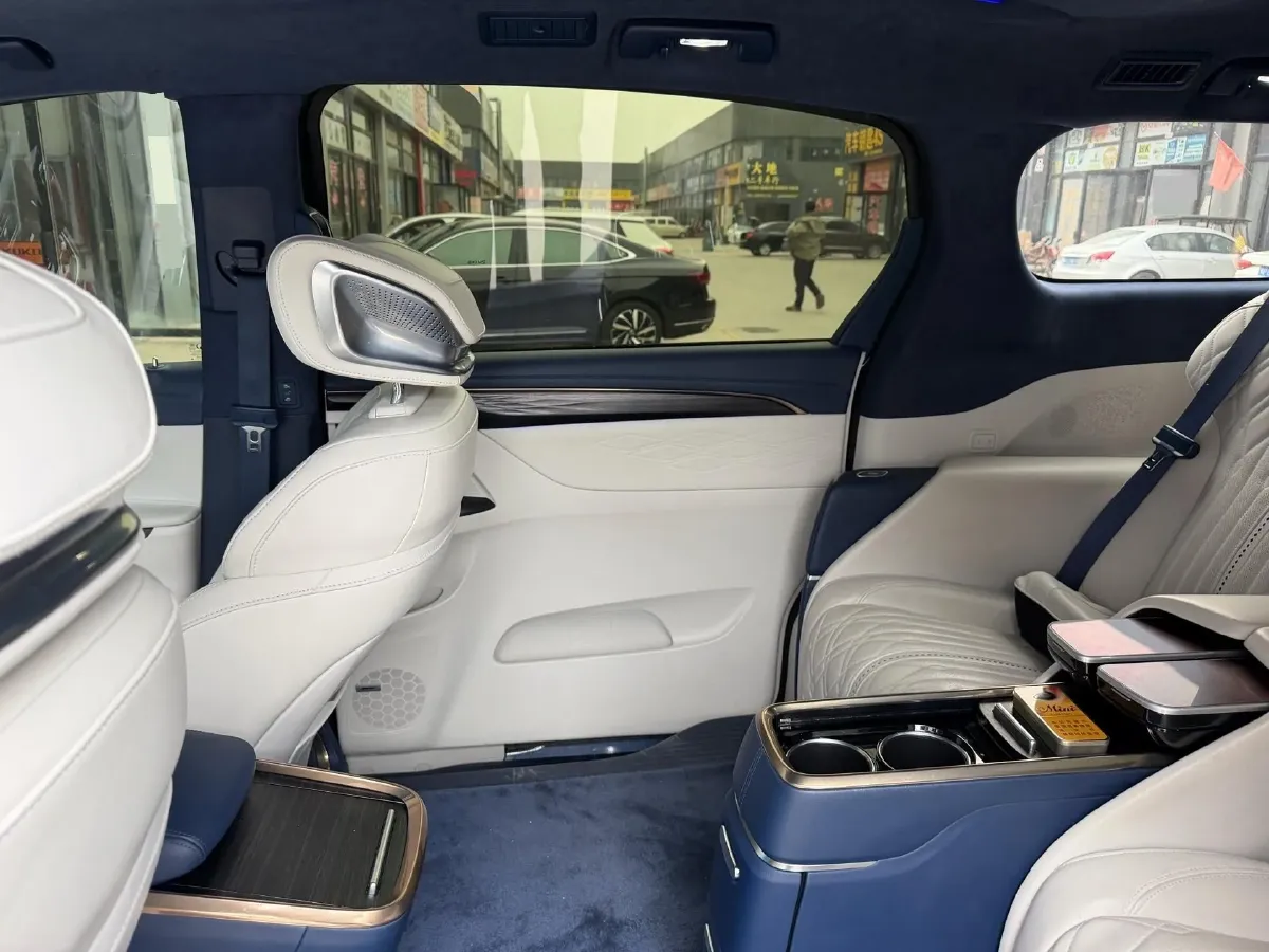 2022 Buick GL8 2.0T 237HP L4 9AT,autocango,china used car exporter,china ev exporter,chinese used car exporter,chinese used ev exporter