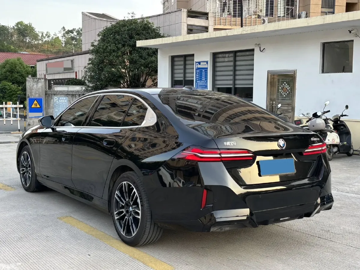 2026 BMW 5 Series 2.0T 190HP L4 8AT,autocango,china used car exporter,china ev exporter,chinese used car exporter,chinese used ev exporter