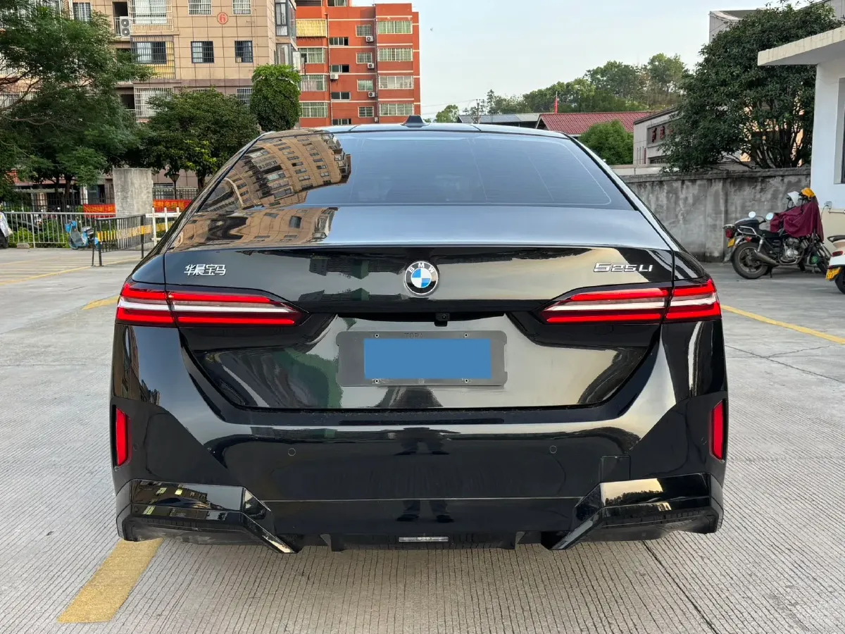 2026 BMW 5 Series 2.0T 190HP L4 8AT,autocango,china used car exporter,china ev exporter,chinese used car exporter,chinese used ev exporter