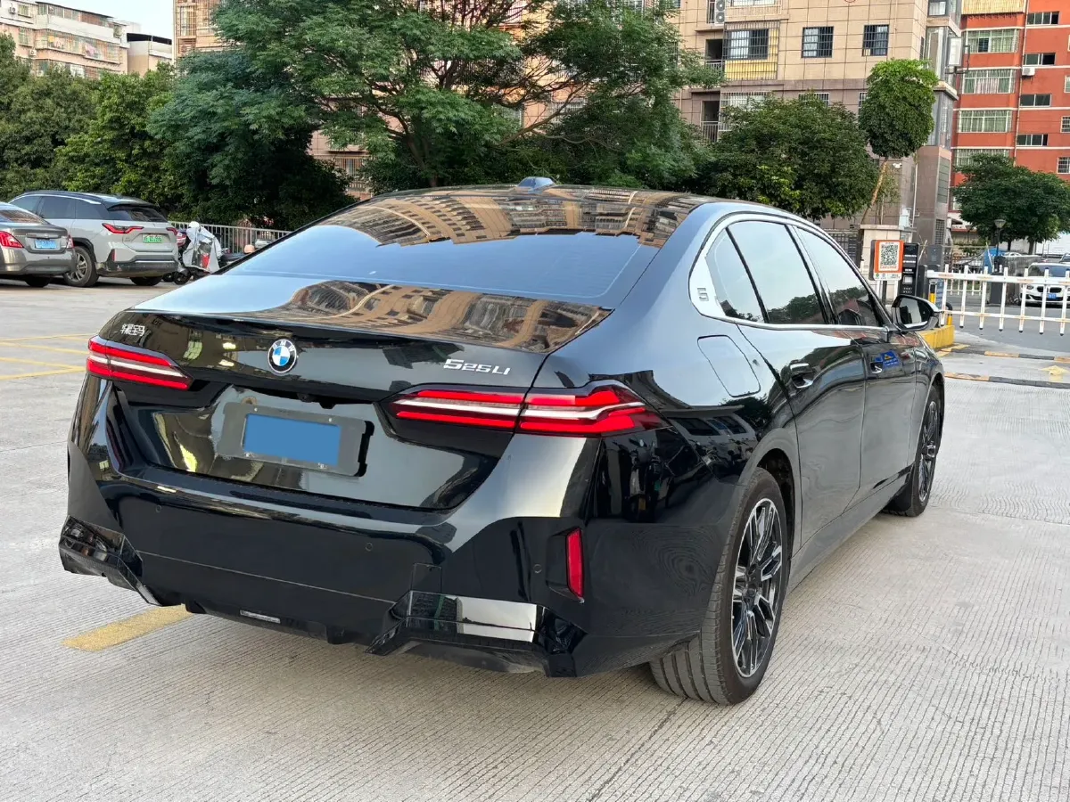 2026 BMW 5 Series 2.0T 190HP L4 8AT,autocango,china used car exporter,china ev exporter,chinese used car exporter,chinese used ev exporter