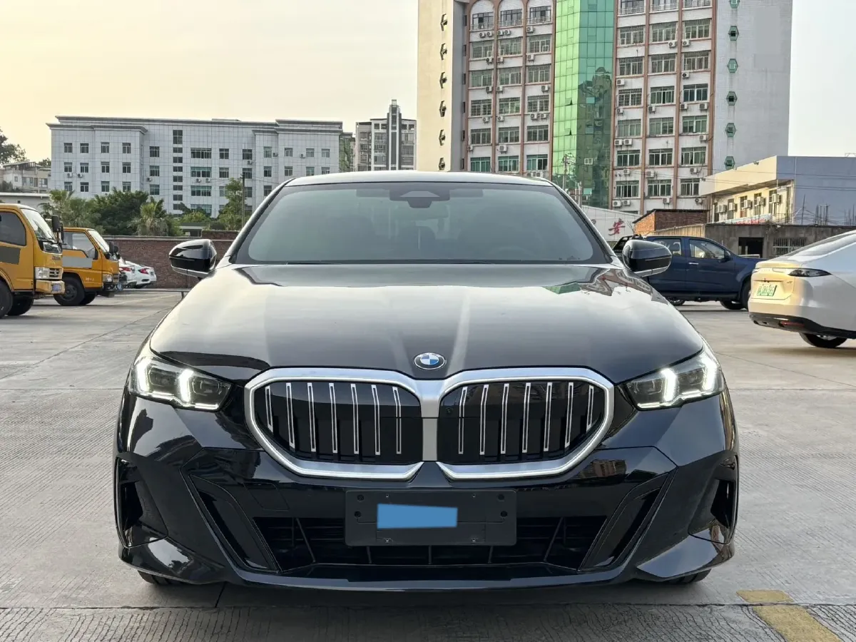 2026 BMW 5 Series 2.0T 190HP L4 8AT,autocango,china used car exporter,china ev exporter,chinese used car exporter,chinese used ev exporter
