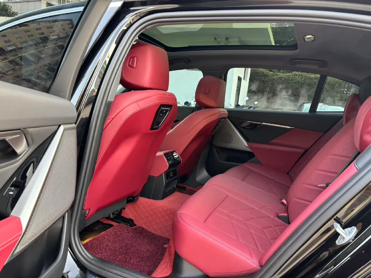 2026 BMW 5 Series 2.0T 190HP L4 8AT,autocango,china used car exporter,china ev exporter,chinese used car exporter,chinese used ev exporter