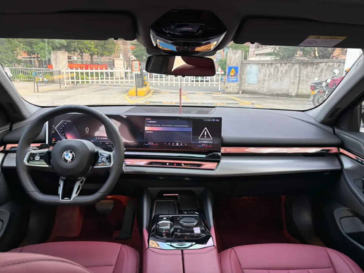 2026 BMW 5 Series 2.0T 190HP L4 8AT,autocango,china used car exporter,china ev exporter,chinese used car exporter,chinese used ev exporter