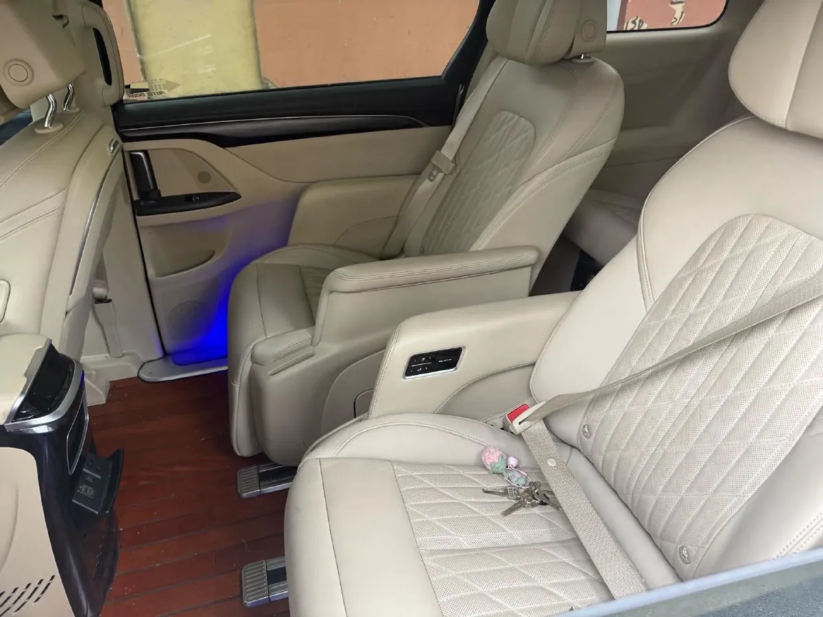 2022 Buick GL8 2.0T 237HP L4 9AT,autocango,china used car exporter,china ev exporter,chinese used car exporter,chinese used ev exporter