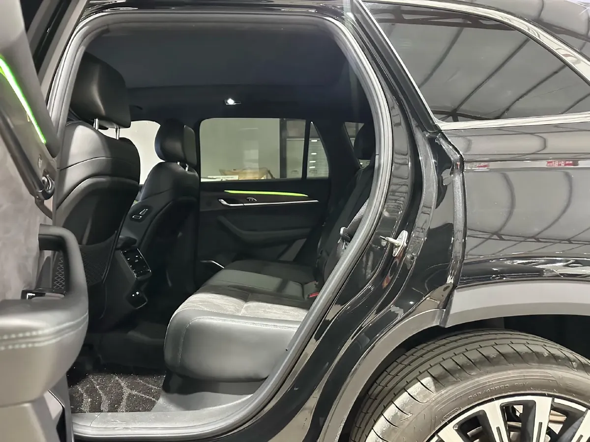 2025 Geely Monjaro 2.0T 238HP L4 8AT,autocango,china used car exporter,china ev exporter,chinese used car exporter,chinese used ev exporter