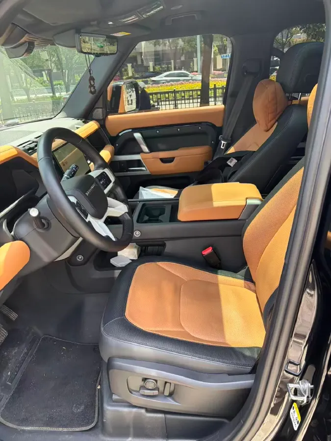 2024 Land Rover Defender 3.0T 400HP L6 8AT,autocango,china used car exporter,china ev exporter,chinese used car exporter,chinese used ev exporter
