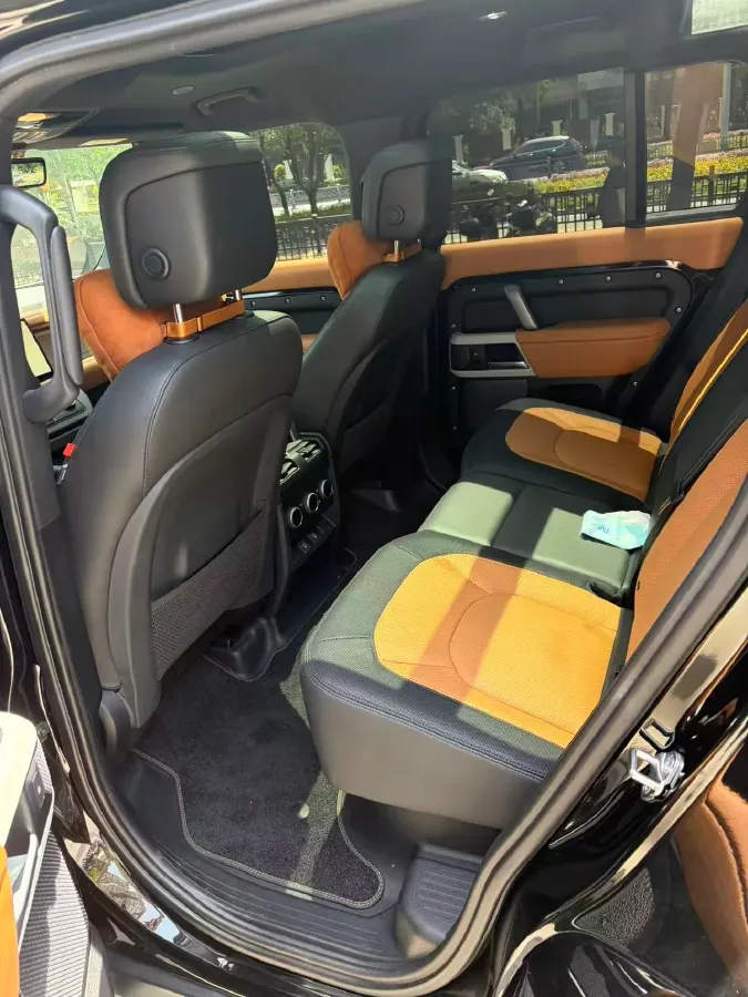 2024 Land Rover Defender 3.0T 400HP L6 8AT,autocango,china used car exporter,china ev exporter,chinese used car exporter,chinese used ev exporter