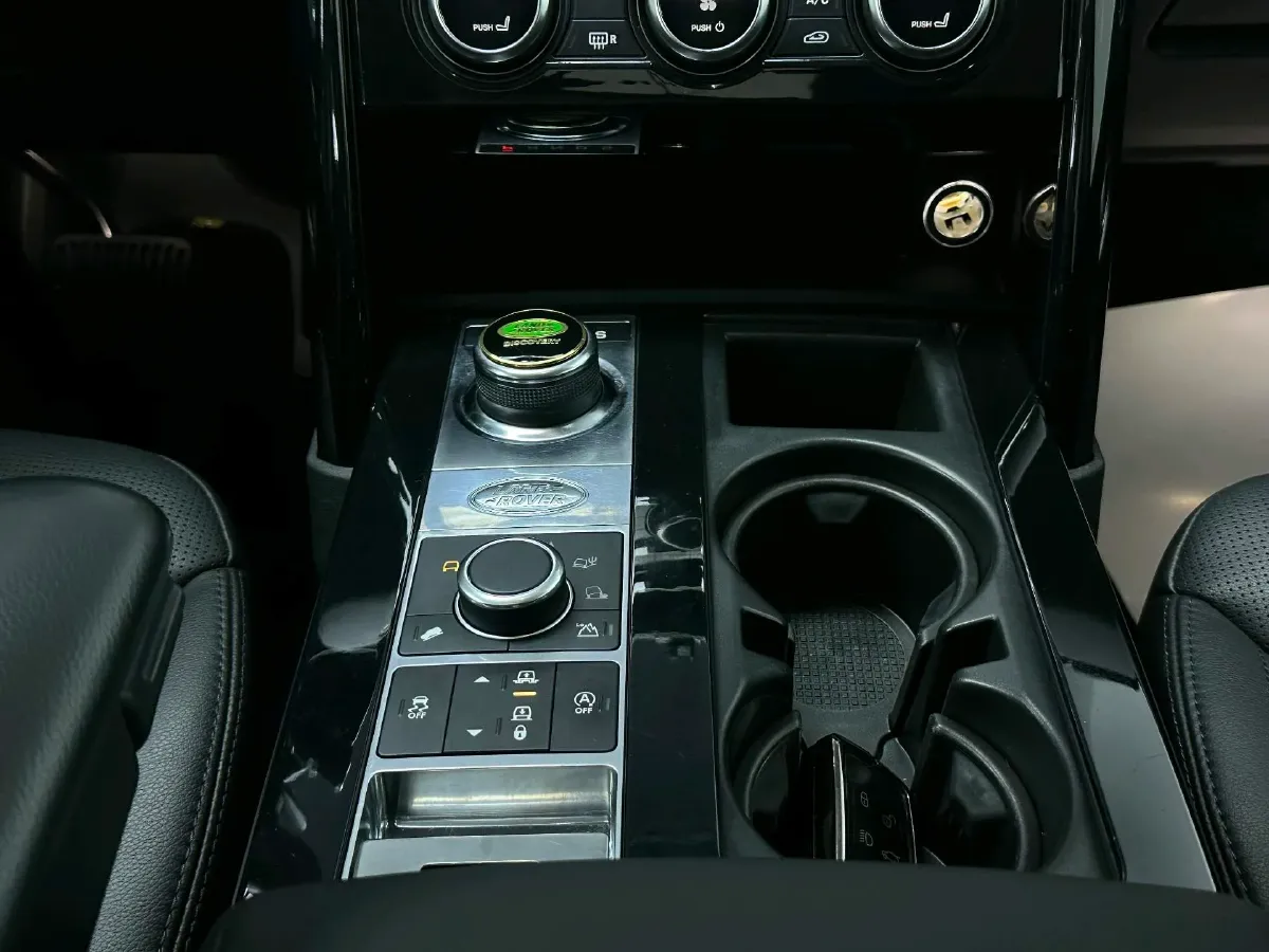 2020 Land Rover Discovery 3.0T 340HP V6 8AT,autocango,china used car exporter,china ev exporter,chinese used car exporter,chinese used ev exporter